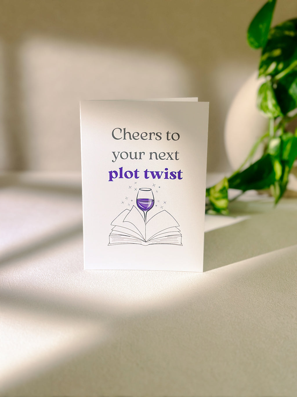 Cheers to your next plot twist. - Geburtstagskarte für Bookies